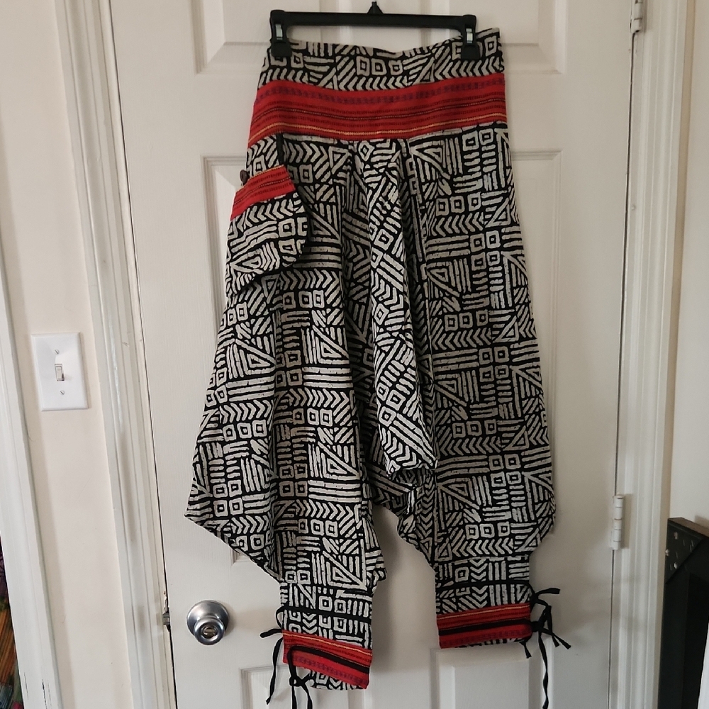 HAREM PANTS Black and White Wide Leg Pants with Geometric Print